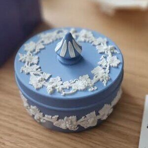 Vintage Wedgwood Blue Jasperware Round Candy / Trinket Box MIB